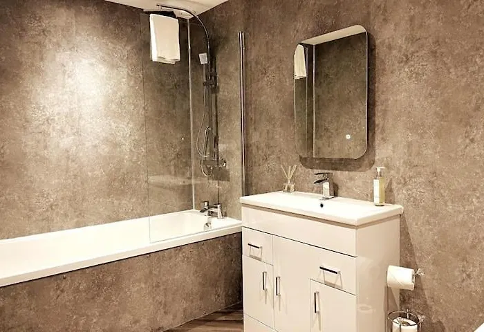 Montgomery Lovely 3 Bedroom With Private Garden In Centre Apartment
