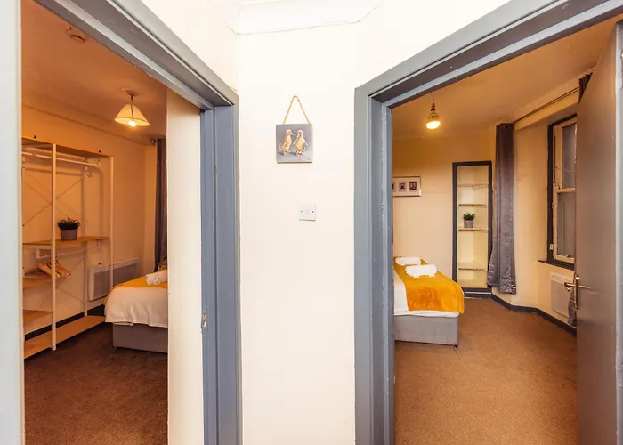 Cozy Old Town 4 Bedrm *