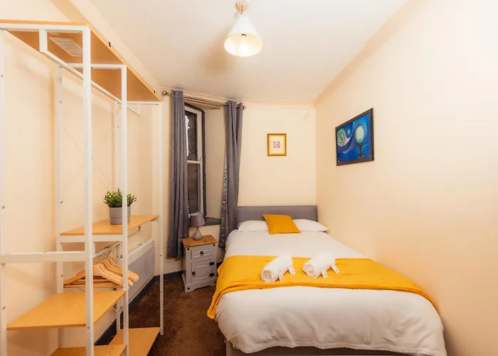 Cozy Old Town 4 Bedrm *