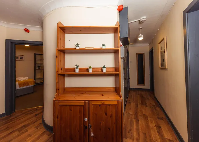 Cozy Old Town 4 Bedrm דירה אדינבורו