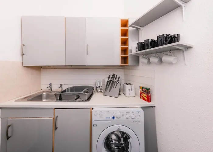 Cozy Old Town 4 Bedrm *