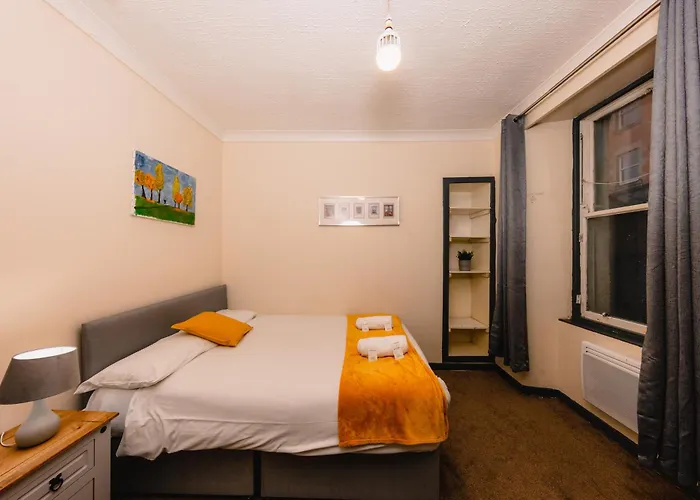 Cozy Old Town 4 Bedrm *