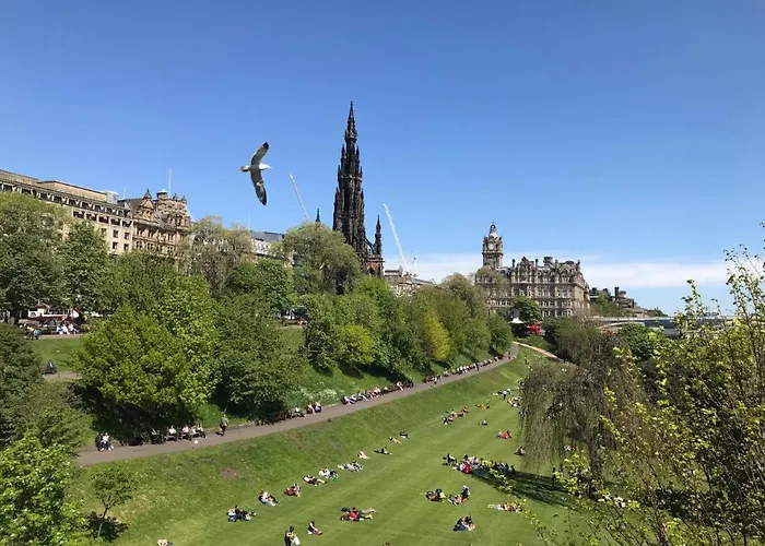 1 Bedrooms Flat In Haymarket, Heart Of Flat Sleeps 4 , *