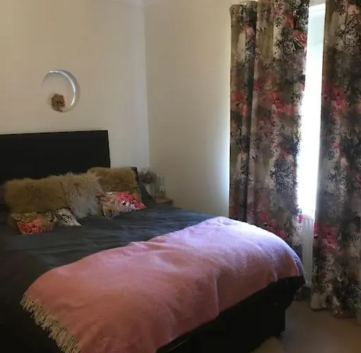 Ultra Stylish Furnished In Semesterbostad