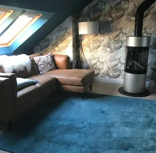 Ultra Stylish Furnished In Semesterbostad Edinburg