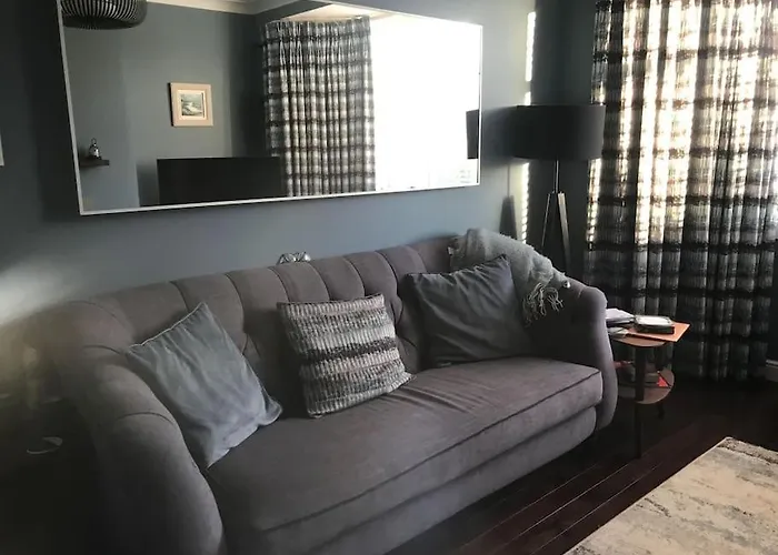 Ultra Stylish Furnished In Semesterbostad Edinburg