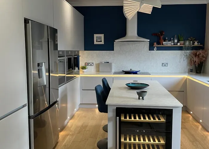 Ultra Stylish Furnished In * Edinburg