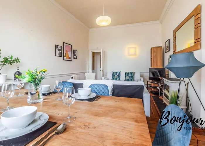 Belleville Central St James Quarter Free Offsite Parking & Views By Bonjour Residences Edinburg