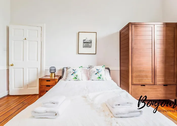 Belleville Central St James Quarter Free Offsite Parking & Views By Bonjour Residences Edinburg