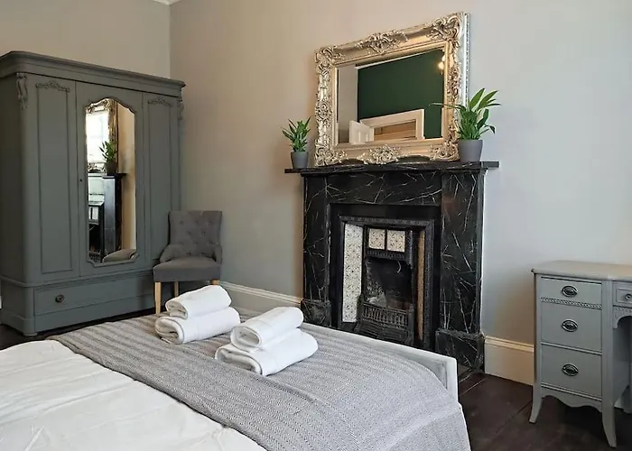 Beautiful Georgian New Town 2 Bed דירה