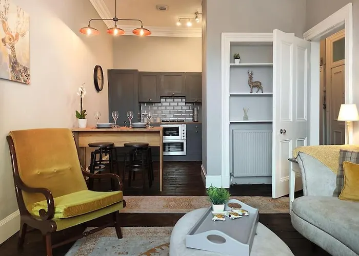 Beautiful Georgian New Town 2 Bed *