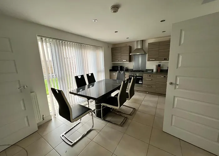 Holiday home Beautiful 4-bedroom House With Private Garden & Parking Edinburgh
