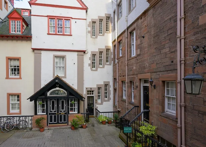 Historic Ramsay Garden Apt With Balcony Views - Pass The Keys Appartement