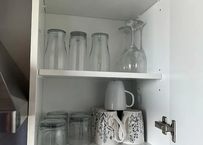 Apartment Modern 2 Bed With Stunning Seaside View