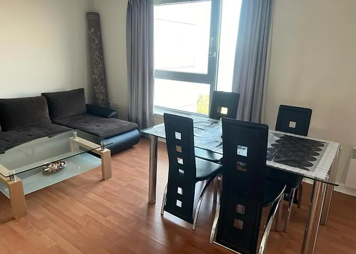 Apartment Modern 2 Bed With Stunning Seaside View *