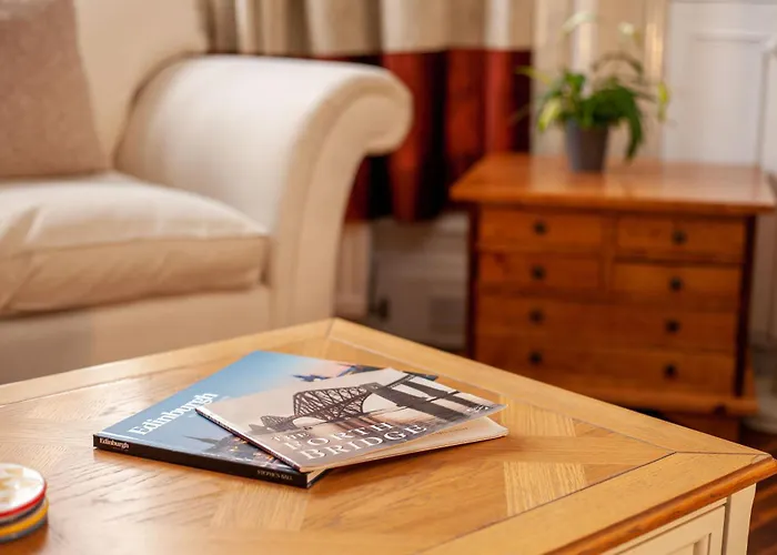 Stylish Victorian Apartment's Close To The Botanical Gardens, Free Parking!