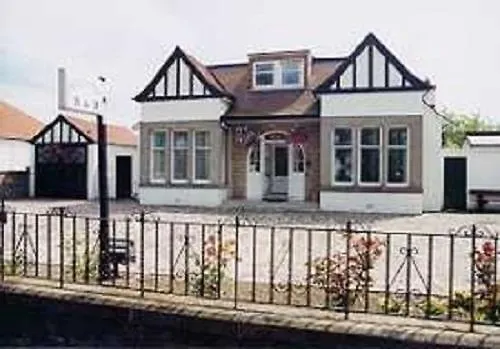 Milton House Hotel 3*