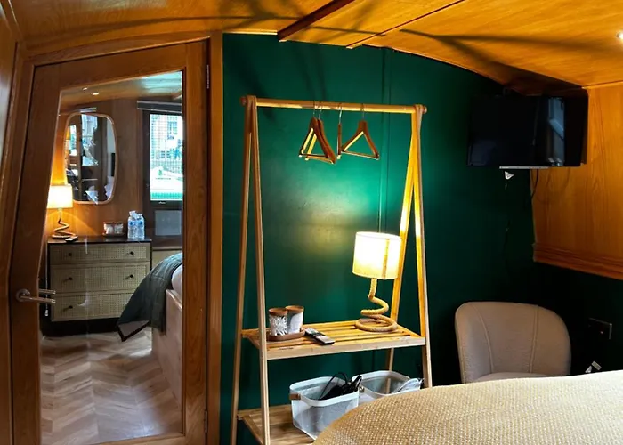 - Houseboats 4* Edinburgh