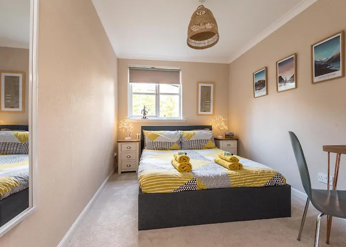 Cosy Roseburn Apartment, - 2 Bedrooms, Free Parking *