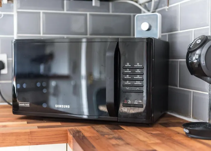 Cosy Roseburn Apartment, - 2 Bedrooms, Free Parking Apartment