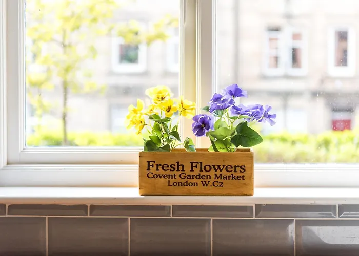 Cosy Roseburn Apartment, - 2 Bedrooms, Free Parking