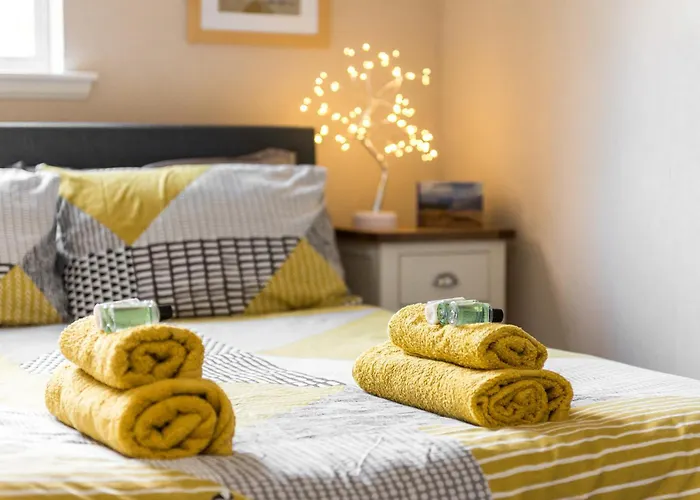 Cosy Roseburn Apartment, - 2 Bedrooms, Free Parking Apartment