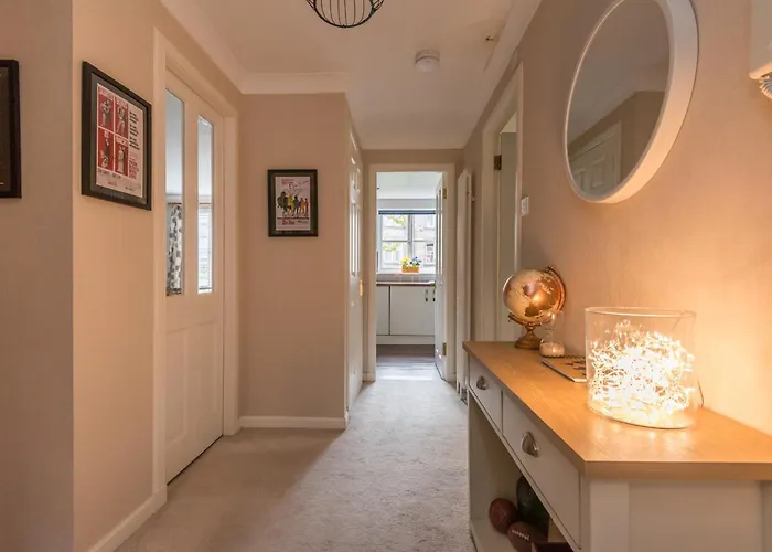 Cosy Roseburn Apartment, - 2 Bedrooms, Free Parking