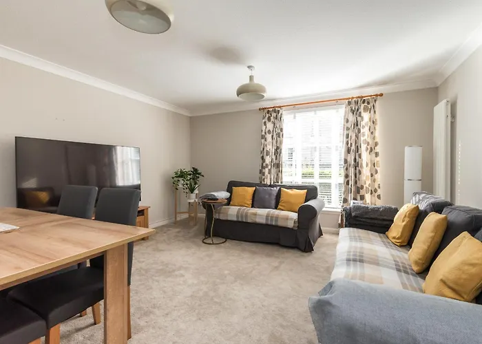 Cosy Roseburn Apartment, - 2 Bedrooms, Free Parking Edinburgh
