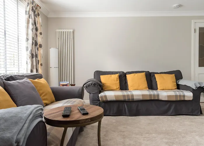 Cosy Roseburn Apartment, - 2 Bedrooms, Free Parking *