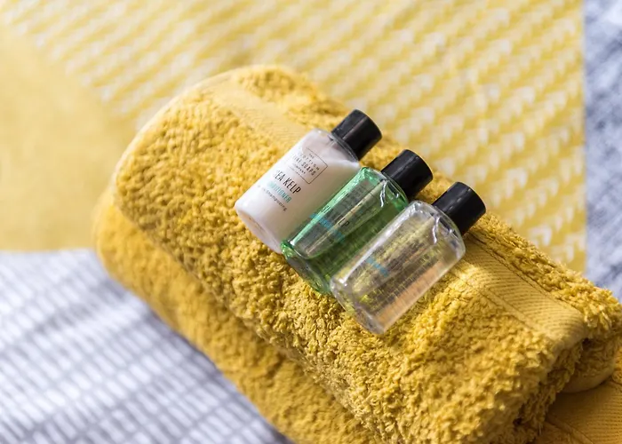 Cosy Roseburn Apartment, - 2 Bedrooms, Free Parking Apartment *