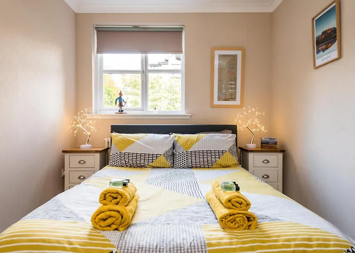 Cosy Roseburn Apartment, - 2 Bedrooms, Free Parking Apartment