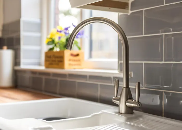 Cosy Roseburn Apartment, - 2 Bedrooms, Free Parking Apartment *