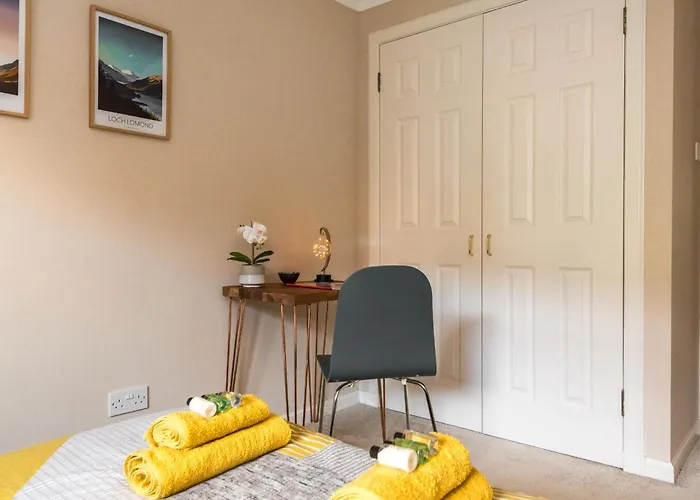 Cosy Roseburn Apartment, - 2 Bedrooms, Free Parking * Edinburgh