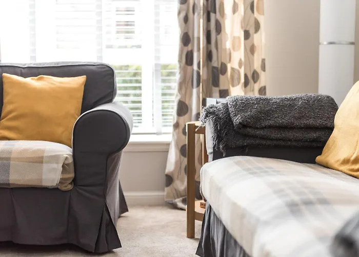 Cosy Roseburn Apartment, - 2 Bedrooms, Free Parking Apartment *