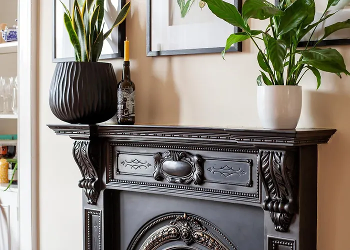 Stylish Victorian Apartment's Close To The Botanical Gardens, Free Parking!