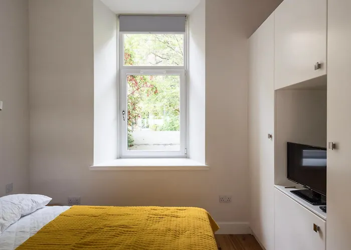 Artist's In Stockbridge * אדינבורו