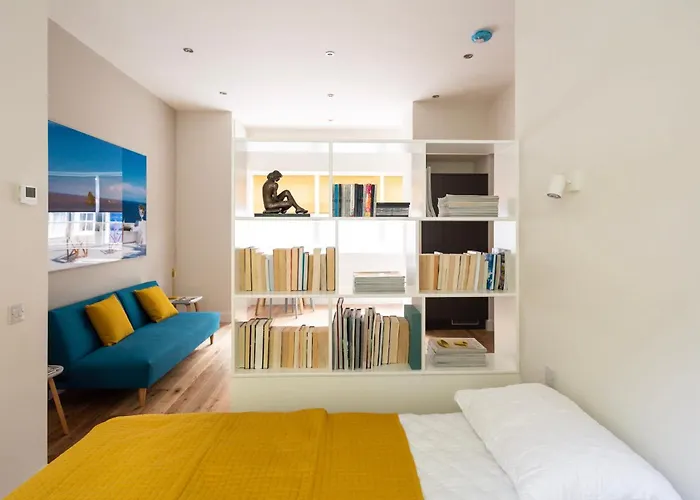 Artist's In Stockbridge *