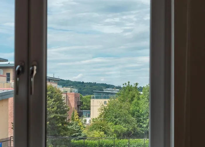 Ground Floor 2 Bed Flat Slateford * אדינבורו