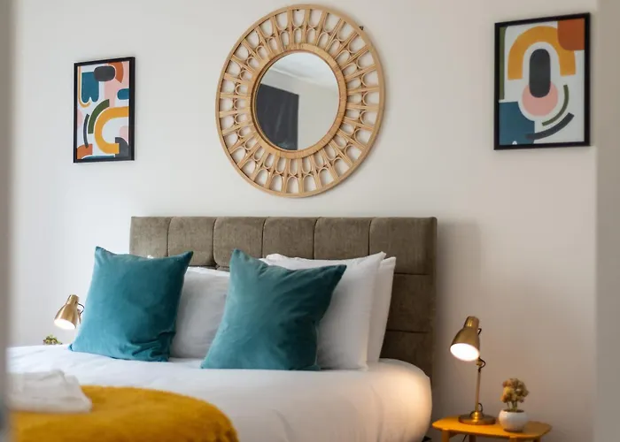 Ground Floor 2 Bed Flat Slateford דירה *