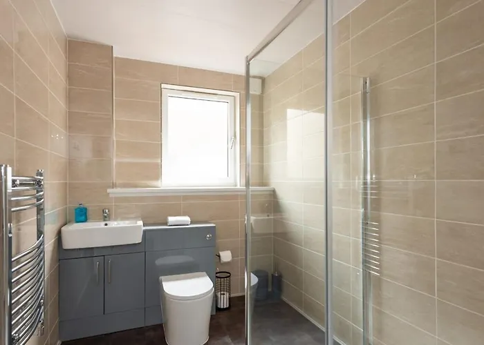 Ground Floor 2 Bed Flat Slateford דירה