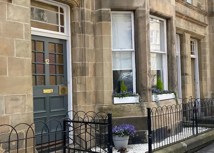 Lovely Main Door 2 Bed