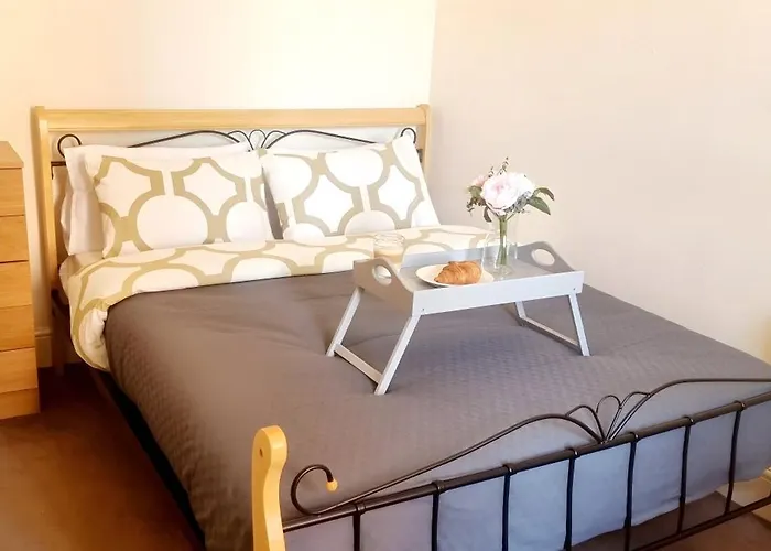 Comfy 2 Bedroom Flat Near City Center * Edinburgh