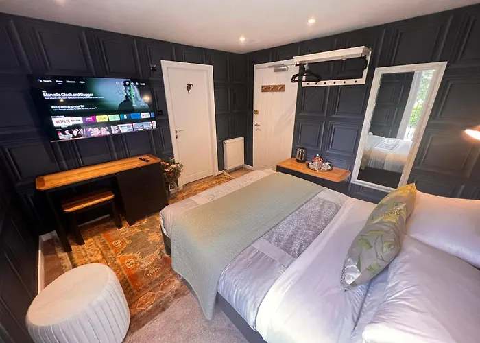 Rosehall Guest house 4*