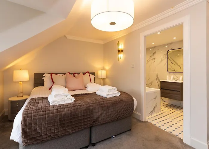 شقة Righ - Luxurious Centre Three Bedroom إدنبرة