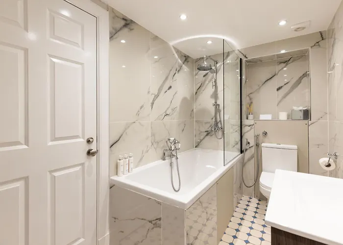 Righ - Luxurious Centre Three Bedroom إدنبرة