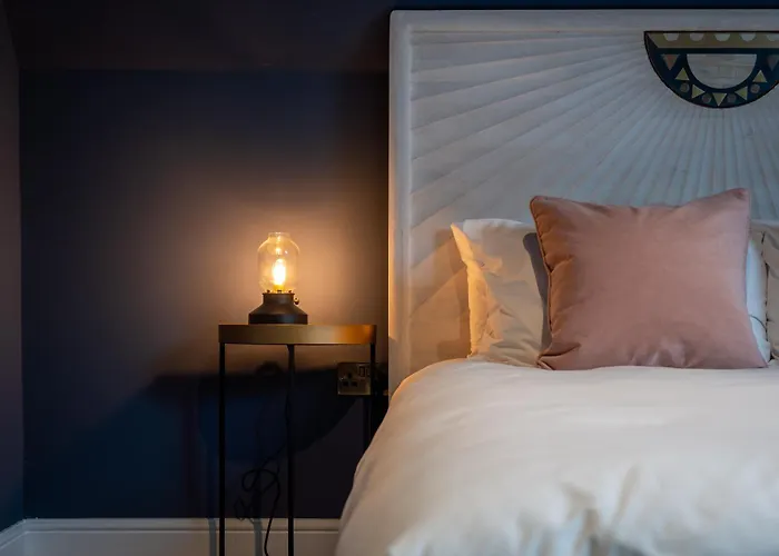 89 The Merchants- Chic By The House Of Danu