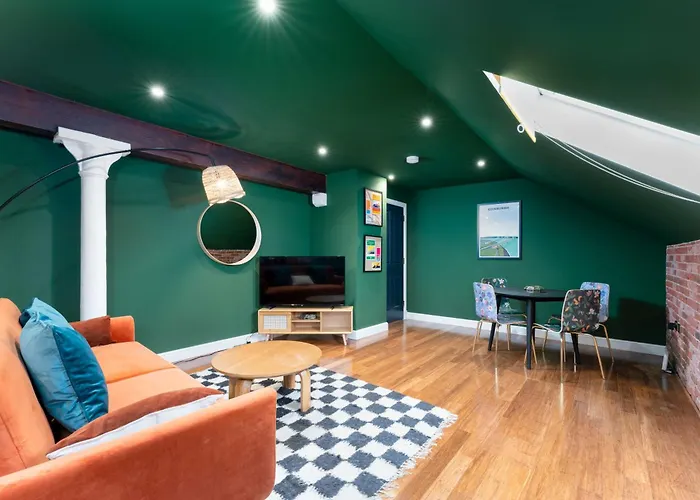 89 The Merchants- Chic By The House Of Danu Edinburgh