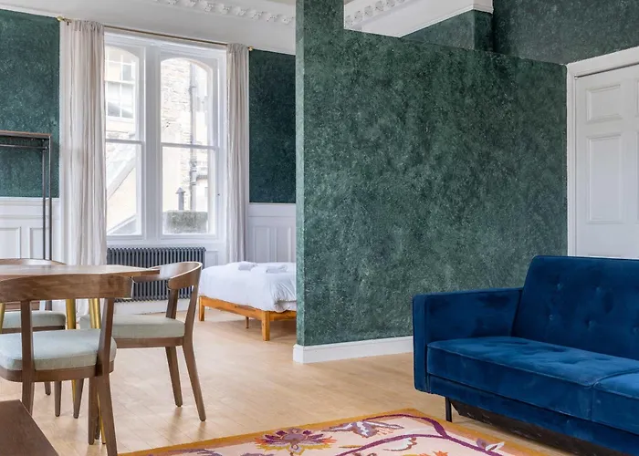 89 The Merchants- Chic By The House Of Danu Edinburgh