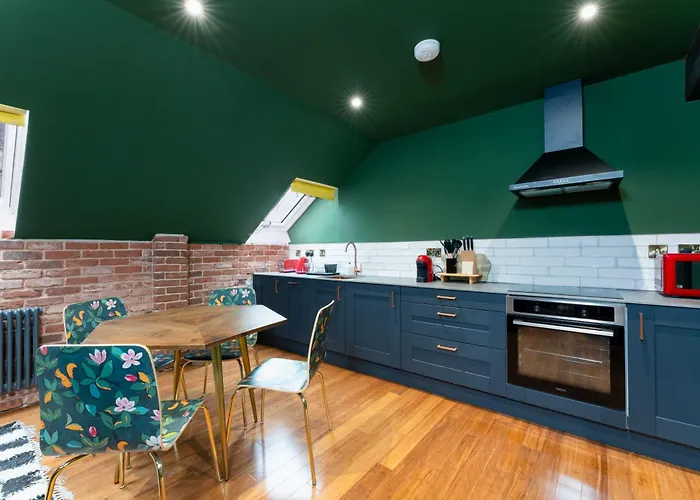 89 The Merchants- Chic By The House Of Danu