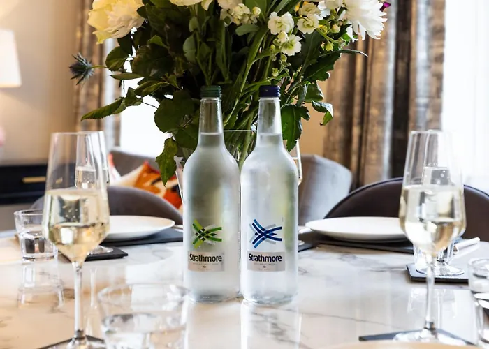 Righ - Luxurious Centre Three Bedroom * إدنبرة